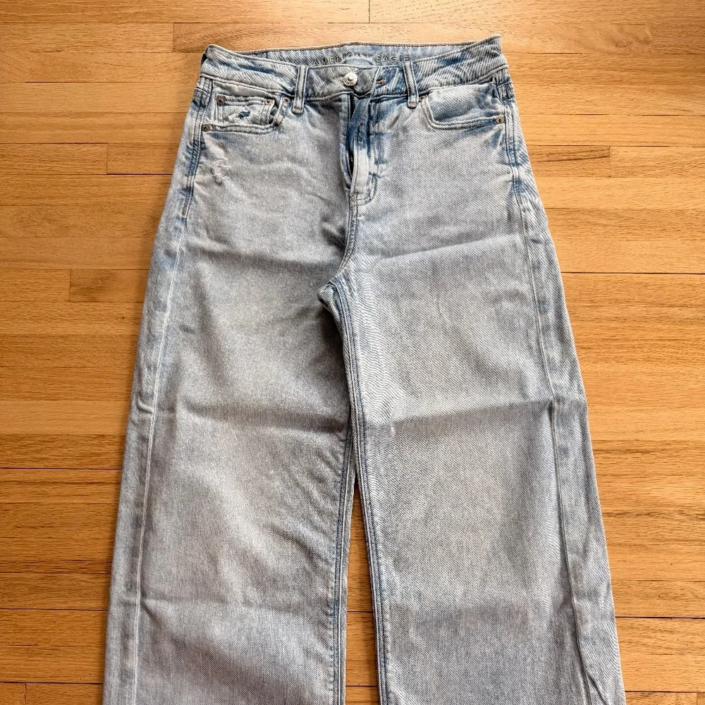 American Eagle Women’s Light Wash Super High-Rise Baggy Wide Leg Jean 0 X-SHORT - Picture 2 of 7